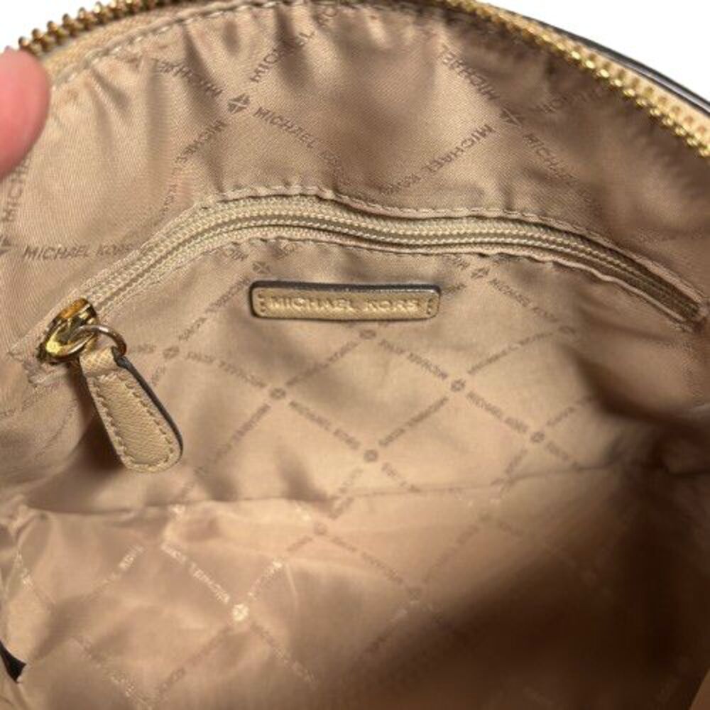 Michael Kors Jet Set Dome Crossbody Bag Beige Leather Gold Chain Stud Details - Picture 7 of 16
